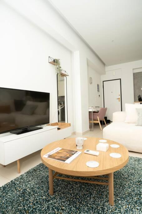 Homey Renovated 1 Bedroom Apartment In Kesariani 雅典 外观 照片